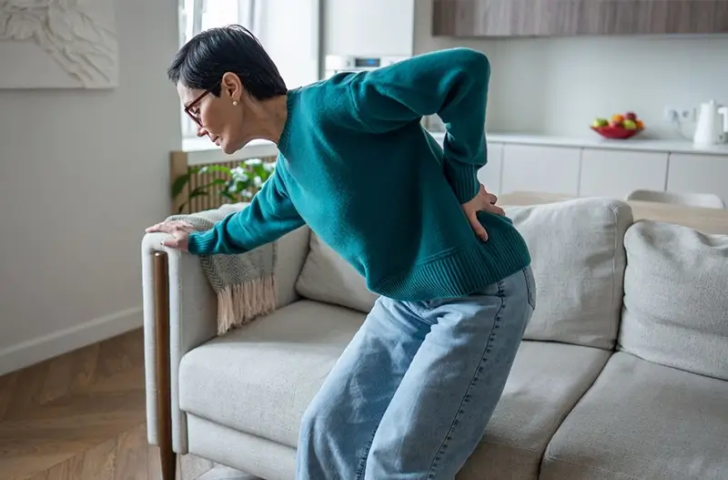 Isiász vagy porckorongsérv? – Így különböztetheti meg a derékból lábba sugárzó fájdalom okát – MC60 blog