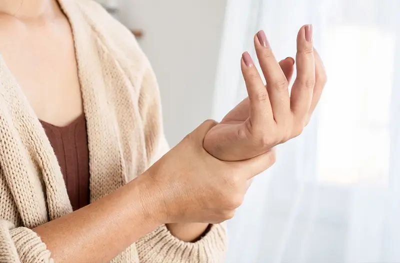 Zsibbadás a karban vagy a lábban – mikor állhat idegi nyomás a háttérben? – MC60 blog